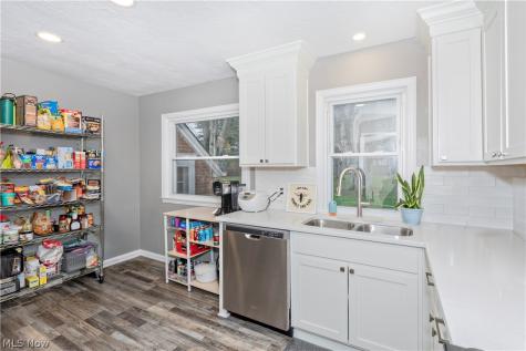 1608 Sunview Road Lyndhurst OH 44124