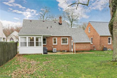 1608 Sunview Road Lyndhurst OH 44124