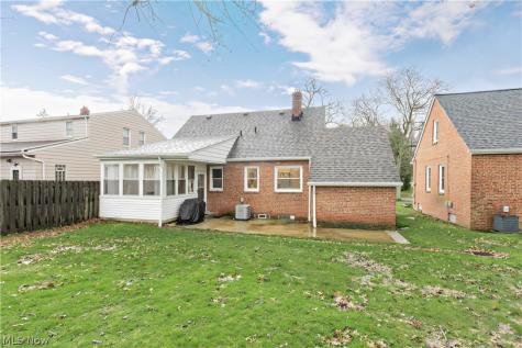 1608 Sunview Road Lyndhurst OH 44124