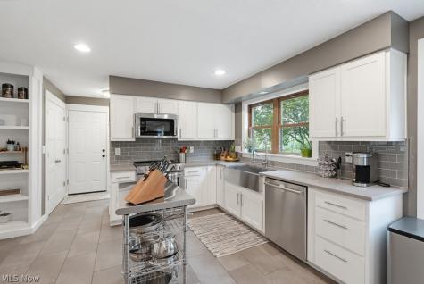 7468 Canyon Circle Middleburg Heights OH 44130