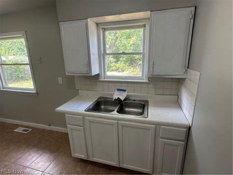 12510 Summerland Avenue Cleveland OH 44111