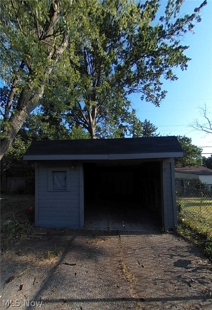 12510 Summerland Avenue Cleveland OH 44111