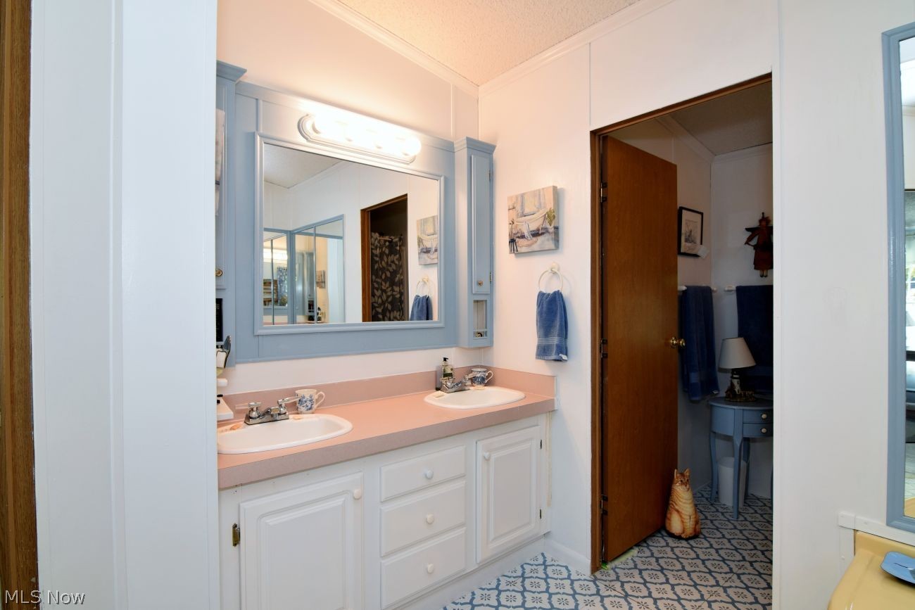 148 Oaktree Lane Hiram OH 44234