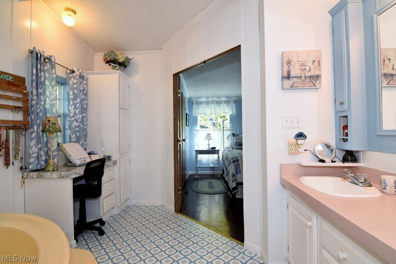148 Oaktree Lane Hiram OH 44234