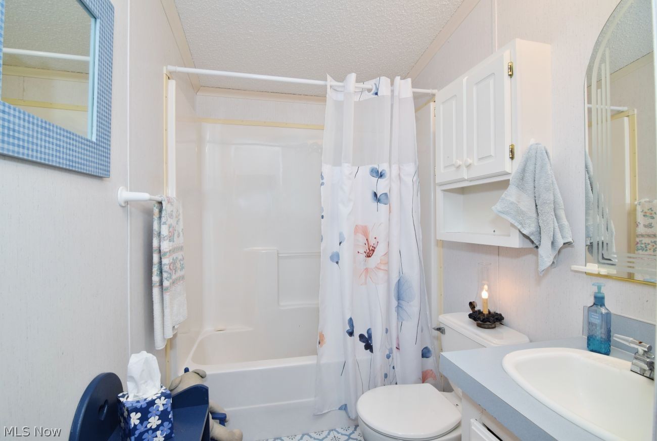 148 Oaktree Lane Hiram OH 44234