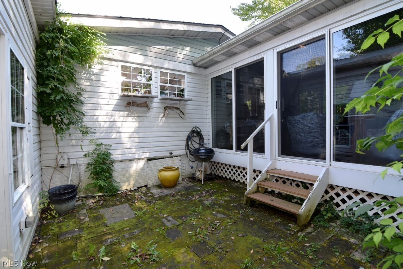 148 Oaktree Lane Hiram OH 44234