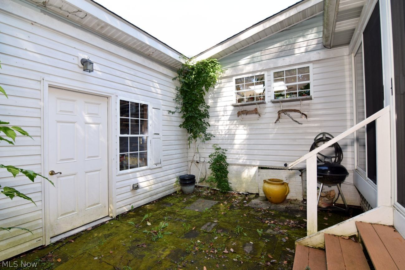 148 Oaktree Lane Hiram OH 44234