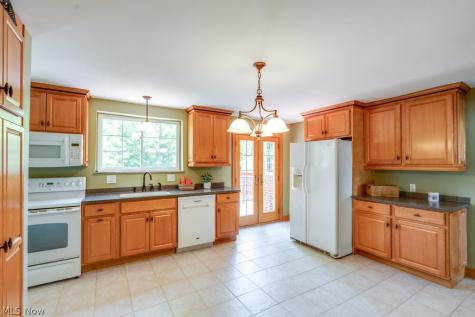 3241 W 231st Street North Olmsted OH 44070