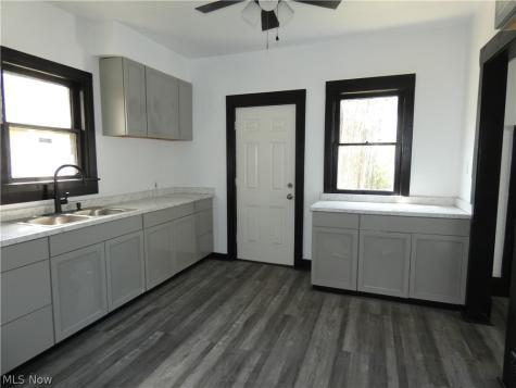 462 E 109th Street Cleveland OH 44108