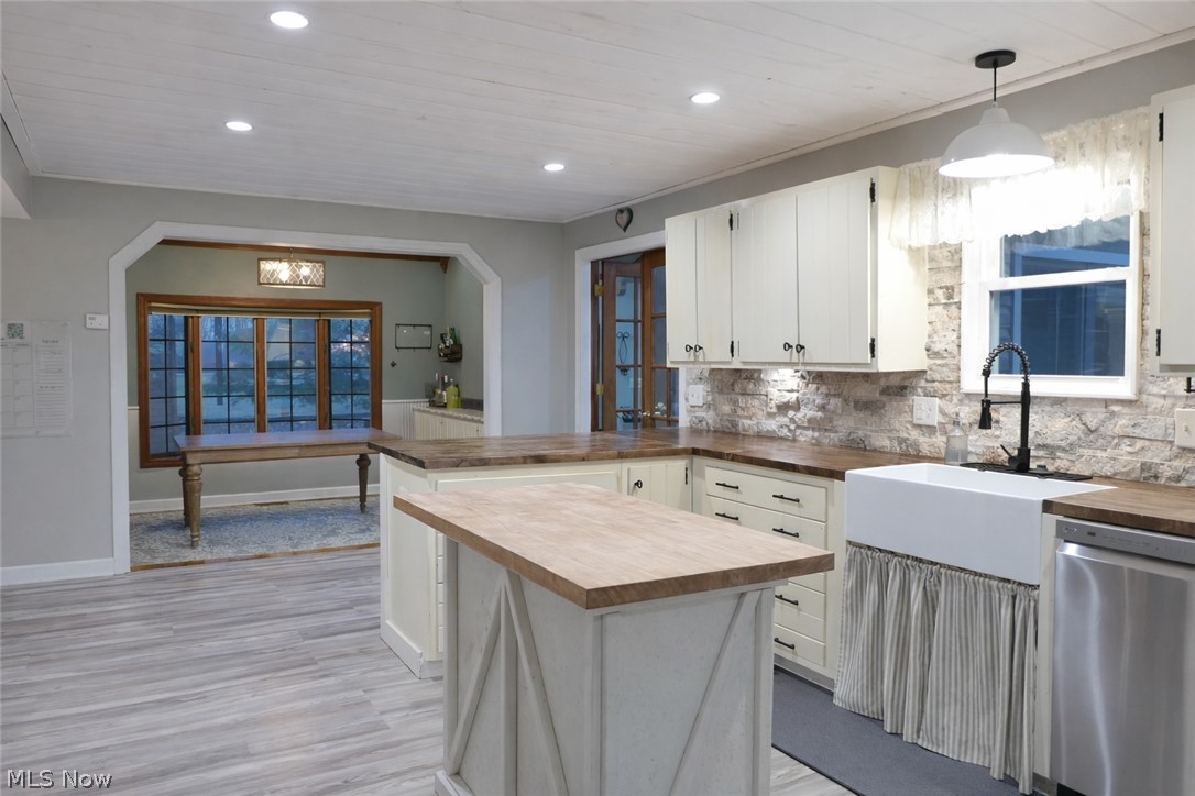 5802 Russia Road South Amherst OH 44001