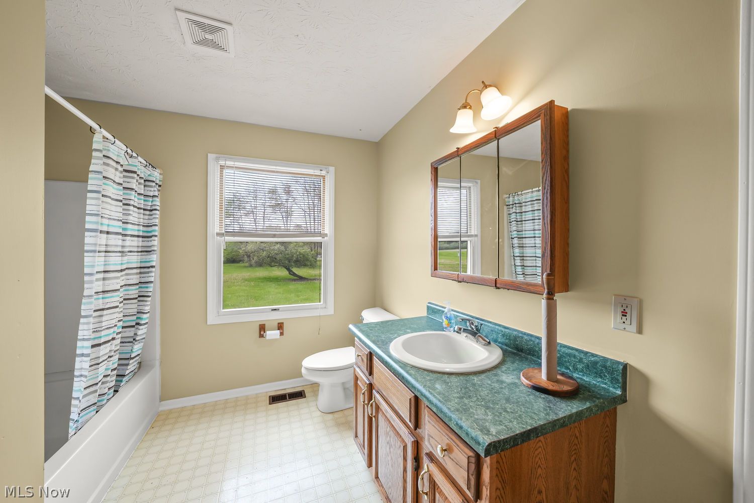 10703 Jones Road Diamond OH 44412
