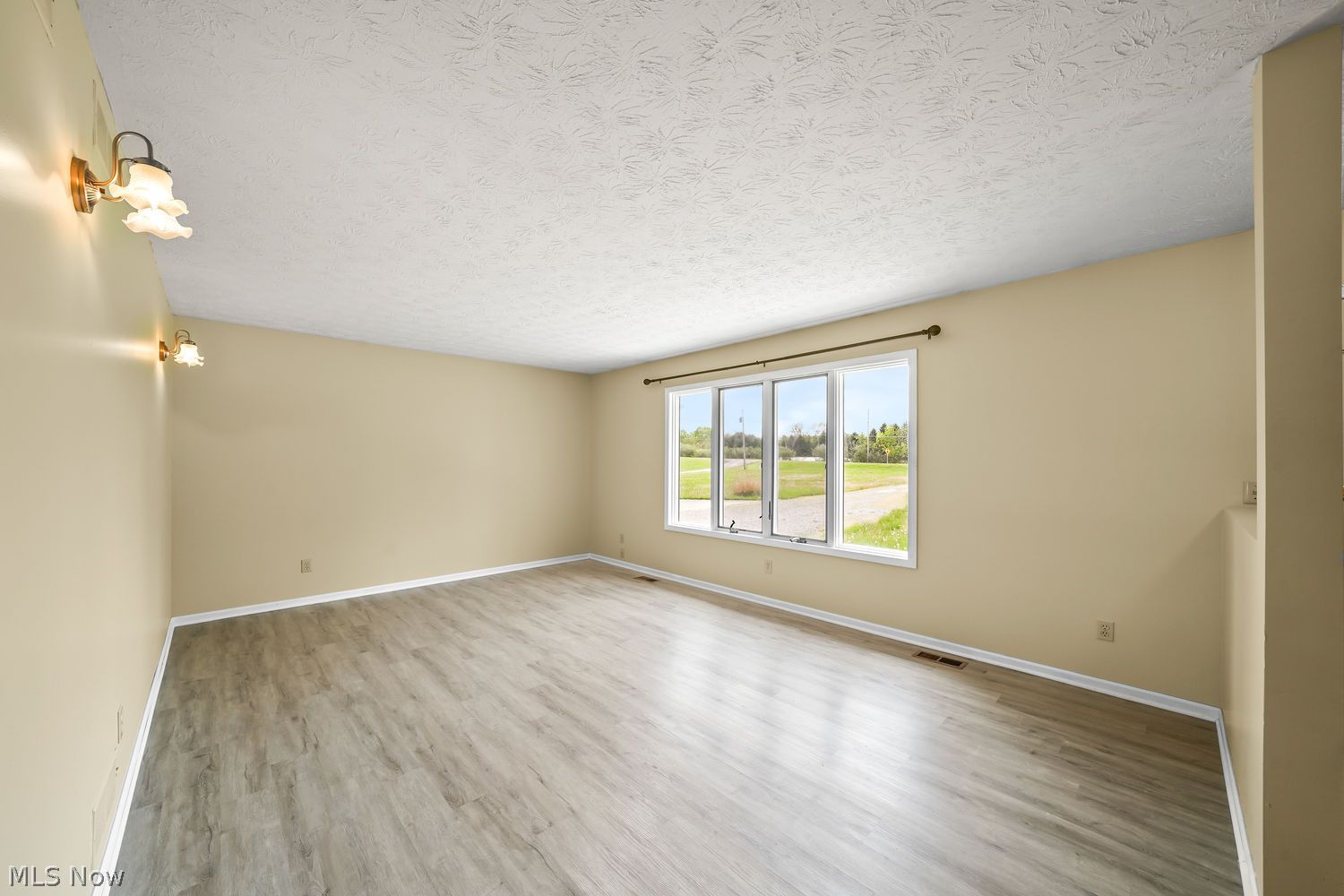 10703 Jones Road Diamond OH 44412