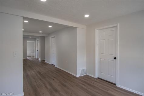 817 Halter Court NW Canton OH 44708