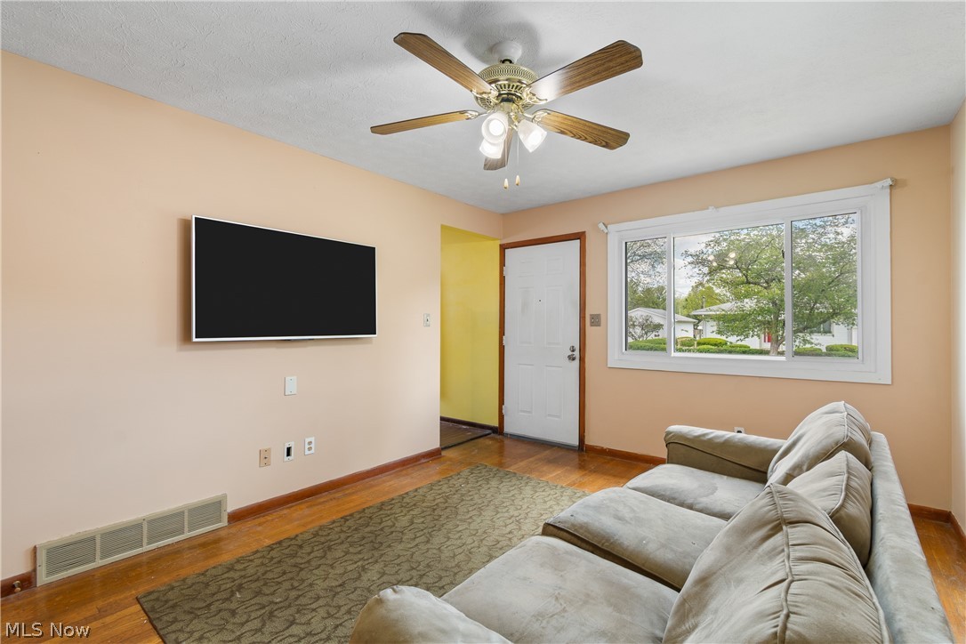 64 Kreiner Avenue Akron OH 44312