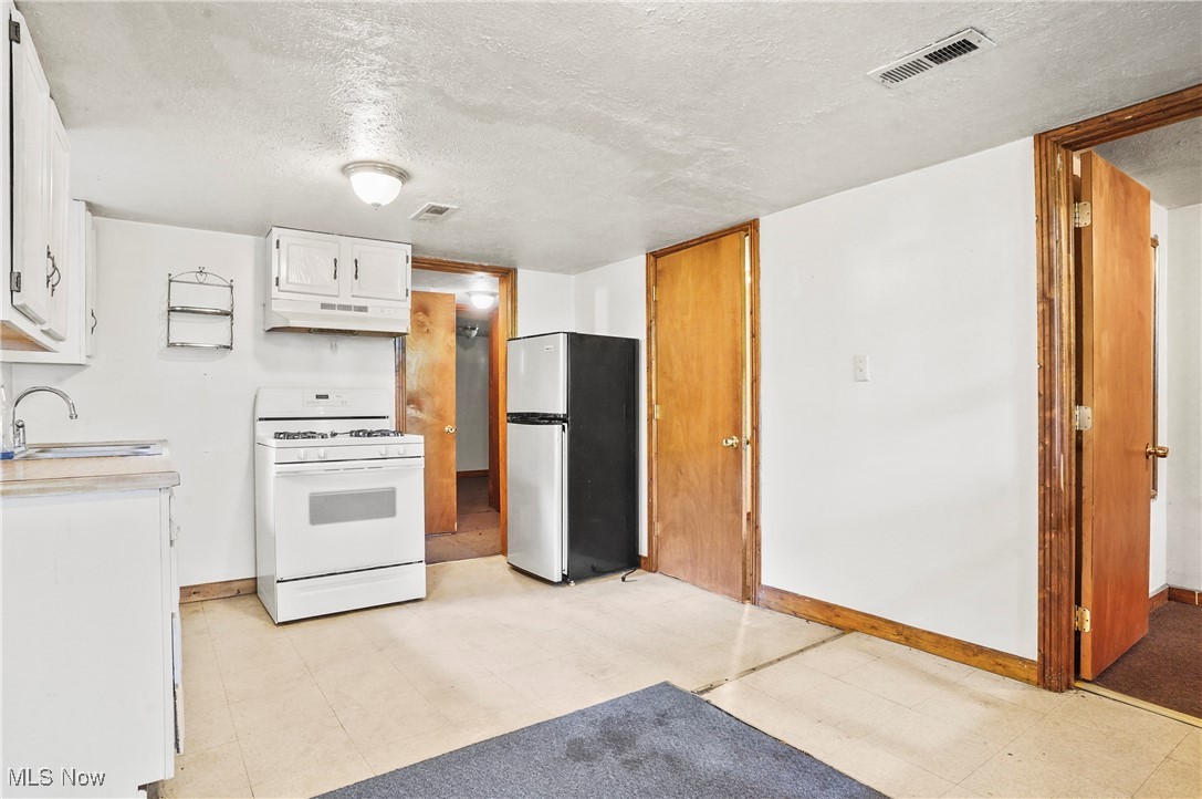 802 Portage Lakes Drive Akron OH 44319