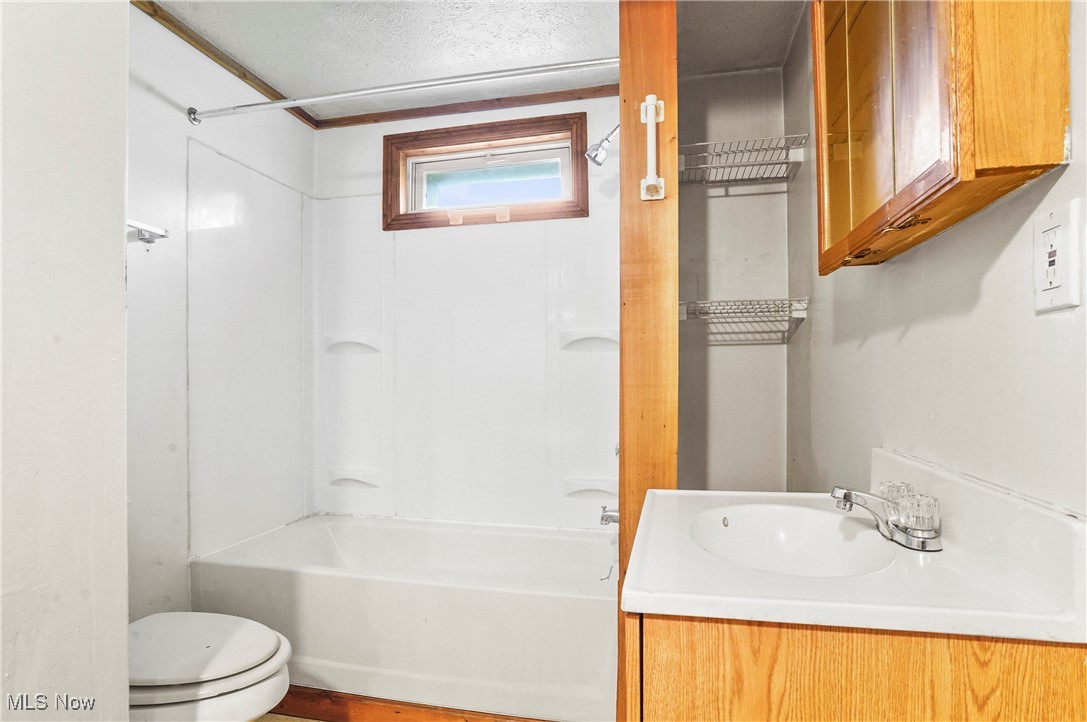 802 Portage Lakes Drive Akron OH 44319