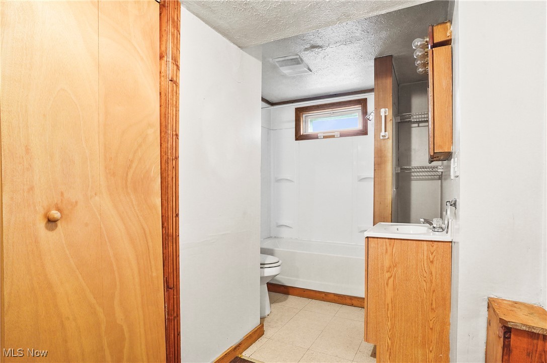 802 Portage Lakes Drive Akron OH 44319