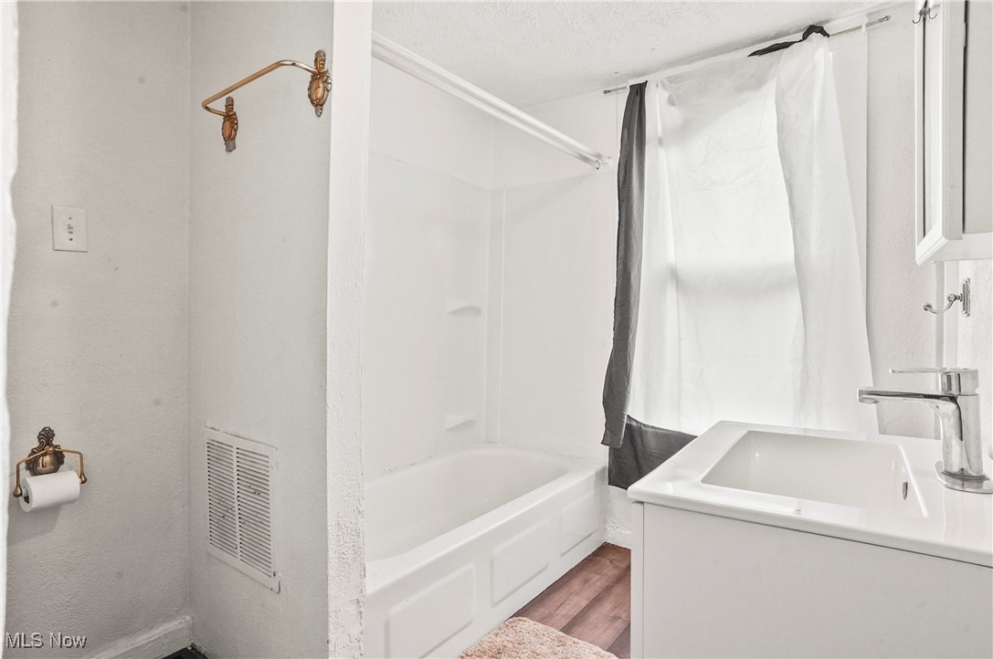 802 Portage Lakes Drive Akron OH 44319