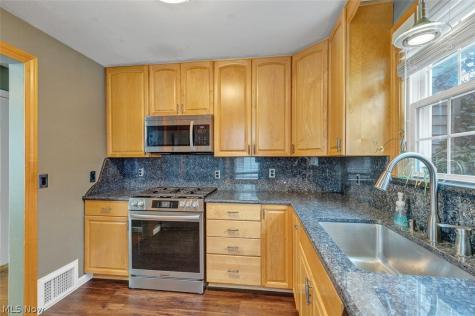 24907 E Oakland Road Bay Village OH 44140