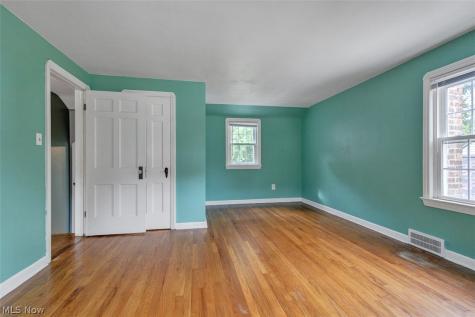 24907 E Oakland Road Bay Village OH 44140