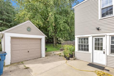24907 E Oakland Road Bay Village OH 44140