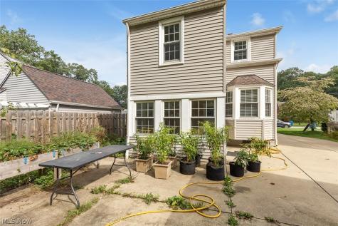 24907 E Oakland Road Bay Village OH 44140