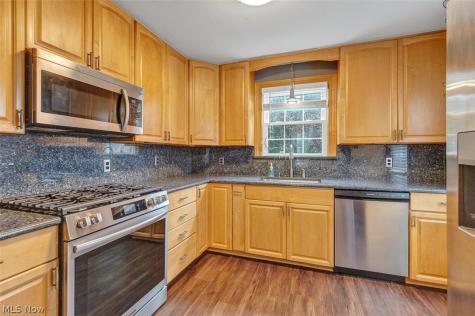 24907 E Oakland Road Bay Village OH 44140