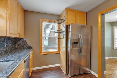 24907 E Oakland Road Bay Village OH 44140