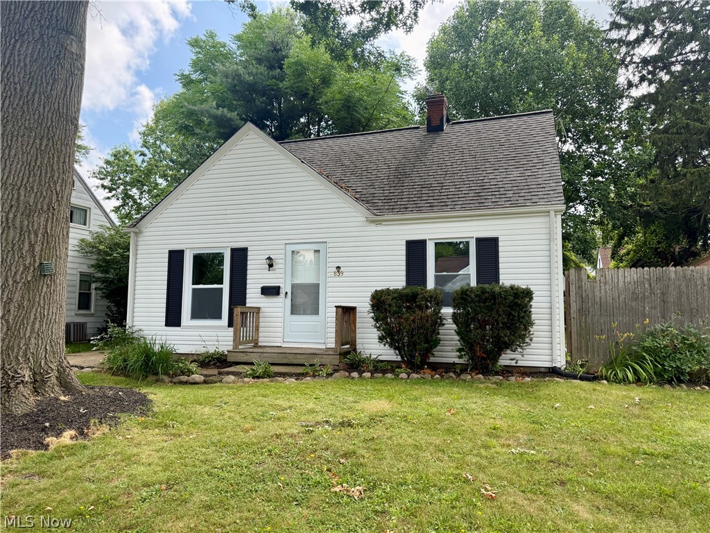 839 Sarcee Avenue Akron OH 44305