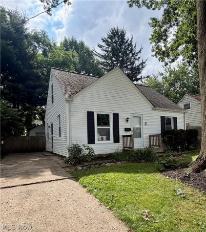 839 Sarcee Avenue Akron OH 44305