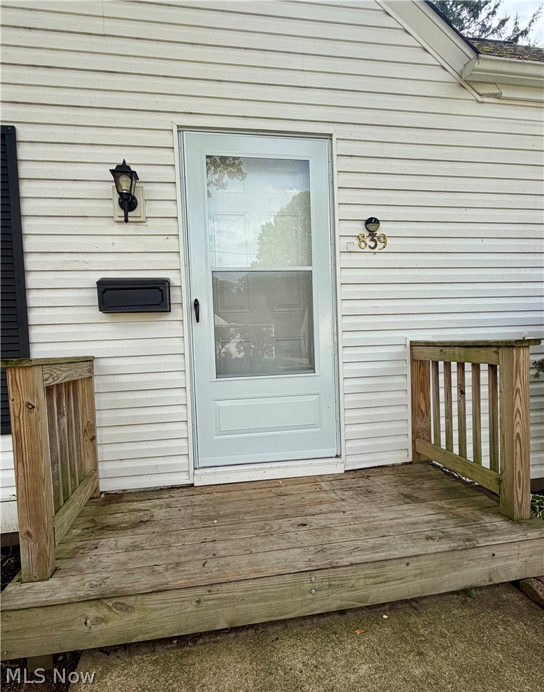 839 Sarcee Avenue Akron OH 44305