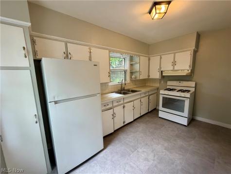 839 Sarcee Avenue Akron OH 44305