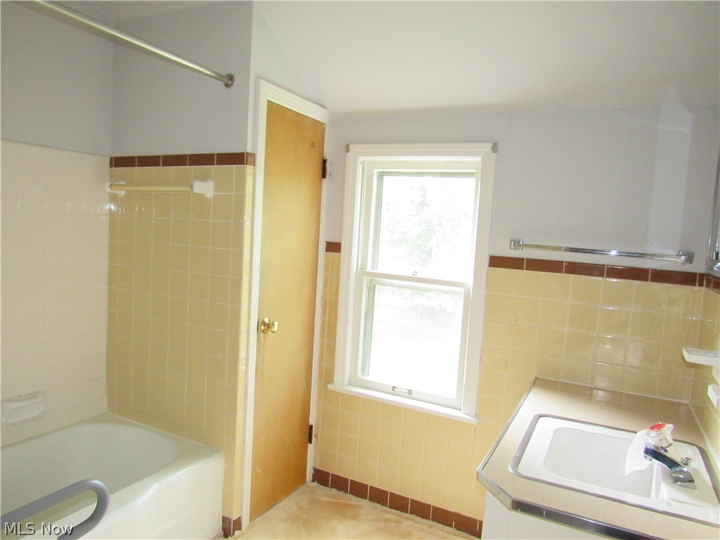 4946 Fairlawn Road Lyndhurst OH 44124