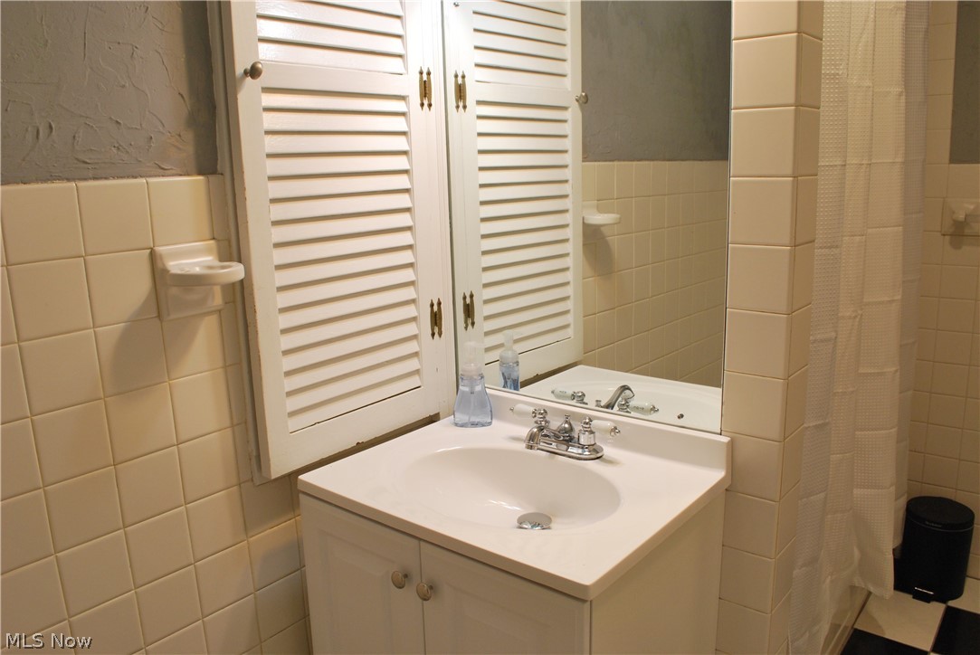 98 Elm Court Chagrin Falls OH 44022