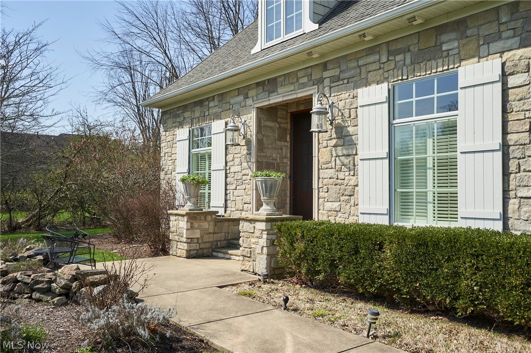 2242 Rock Creek N Akron OH 44333