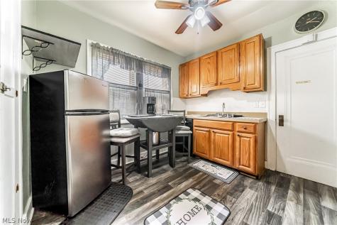 18701 Meredith Avenue Euclid OH 44119
