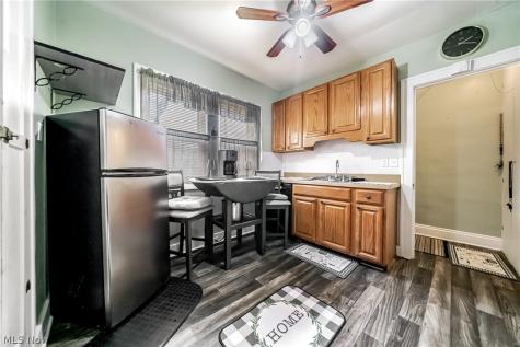 18701 Meredith Avenue Euclid OH 44119