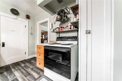 18701 Meredith Avenue Euclid OH 44119