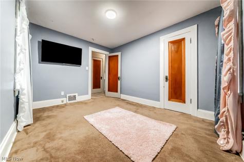 18701 Meredith Avenue Euclid OH 44119