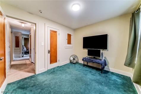 18701 Meredith Avenue Euclid OH 44119
