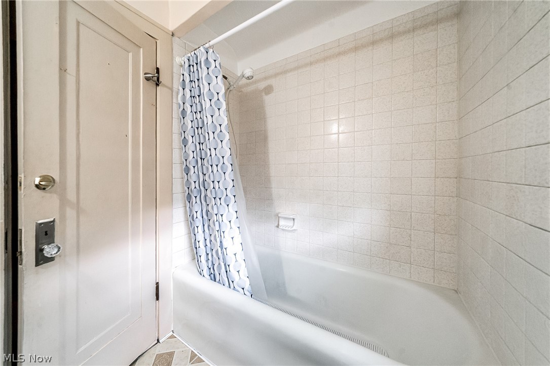 18701 Meredith Avenue Euclid OH 44119