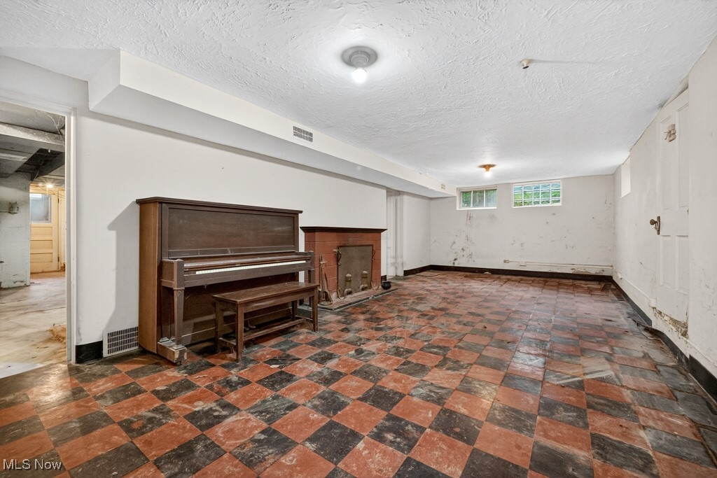 27511 White Road Willoughby Hills OH 44094