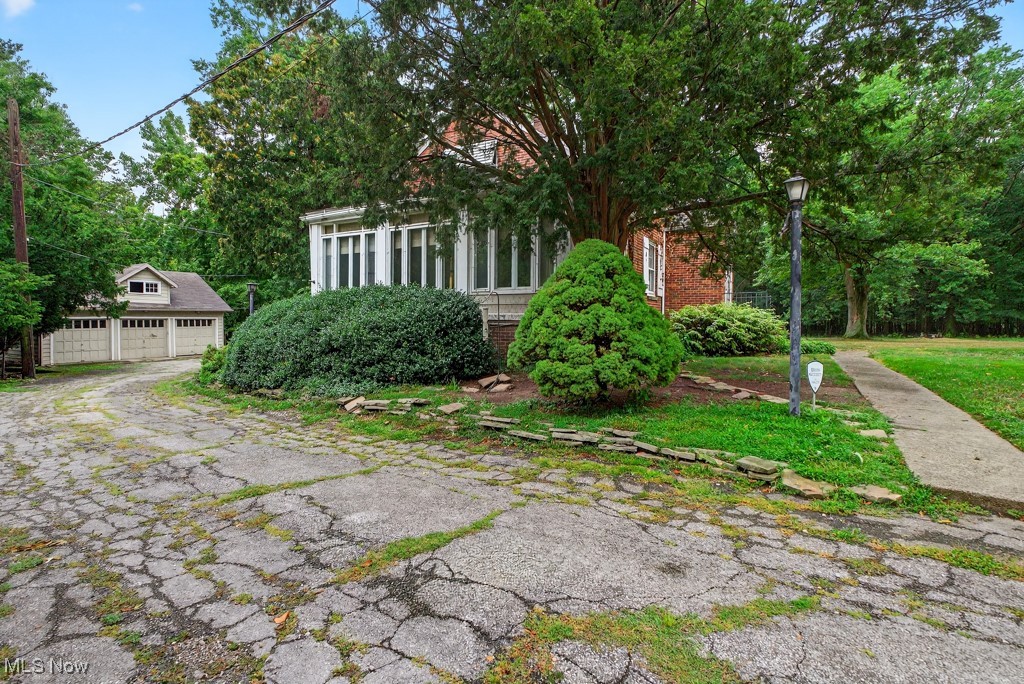 27511 White Road Willoughby Hills OH 44094