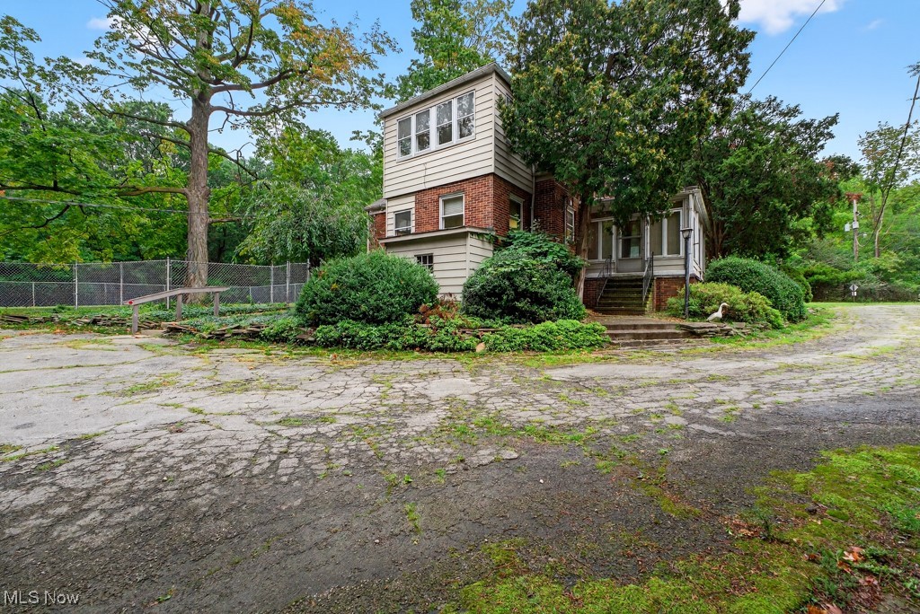 27511 White Road Willoughby Hills OH 44094