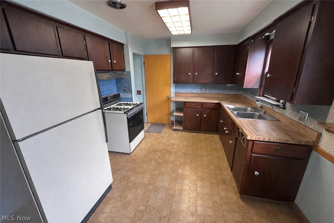 10801 Blossom Avenue Parma OH 44130