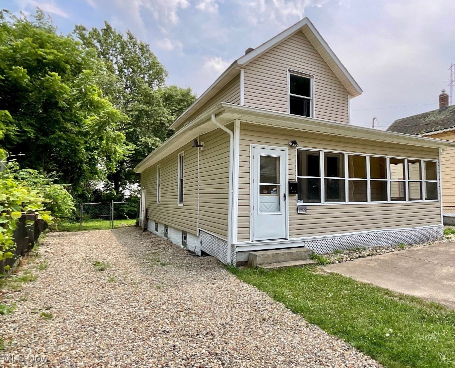 1063 Raymond Street Akron OH 44307