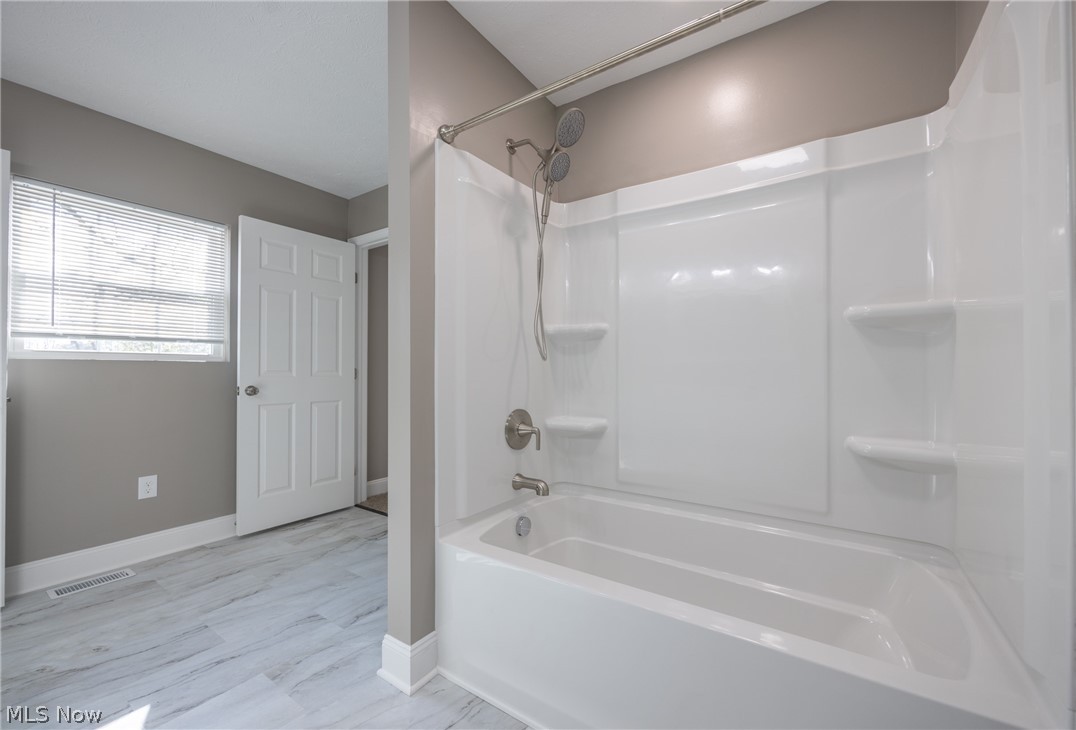1738 E 298th Street Wickliffe OH 44092