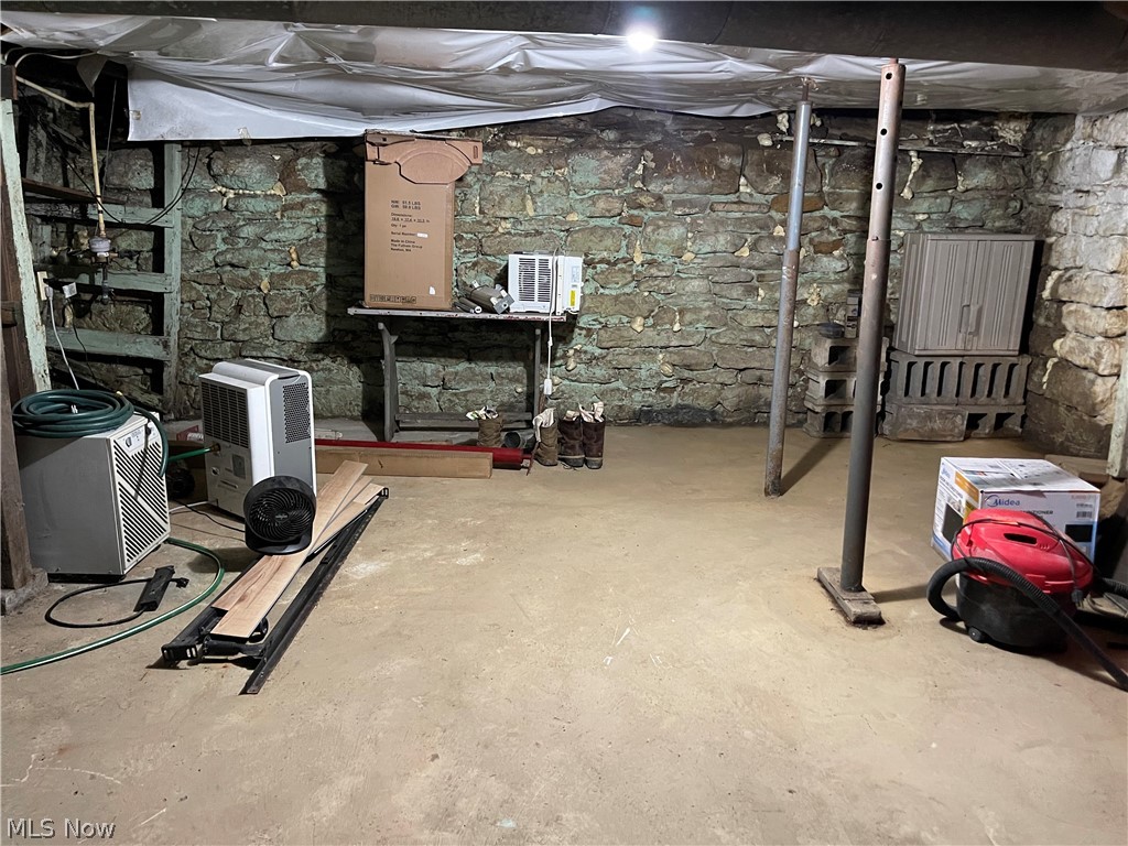 285 S Crawford Street Millersburg OH 44654