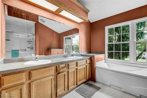 2573 Stonecreek Drive Akron OH 44320