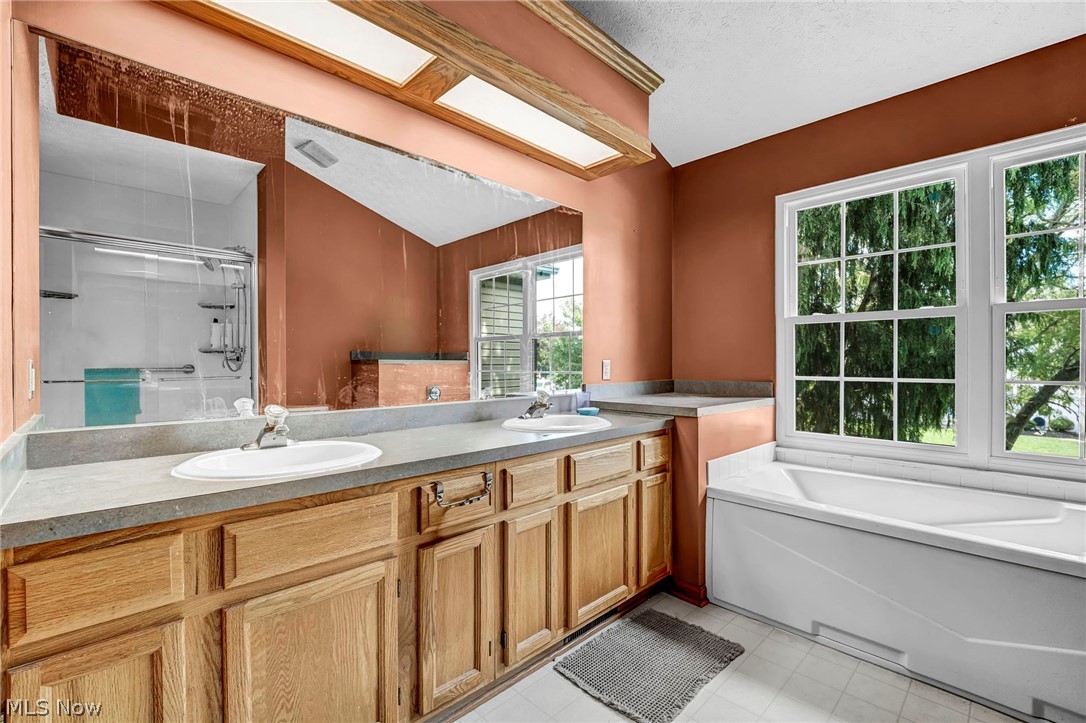 2573 Stonecreek Drive Akron OH 44320